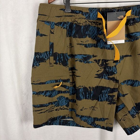 The North Face Shorts Mens 2XL Relaxed Wicking Belted Cargo Brown NWT - Picture 2 of 7